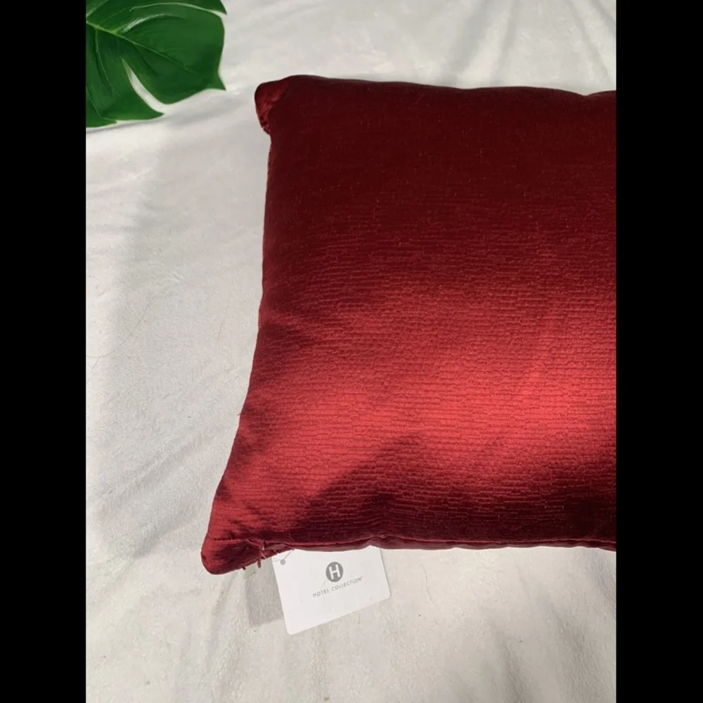 NWT Hotel Collection Red Luxe Border 16